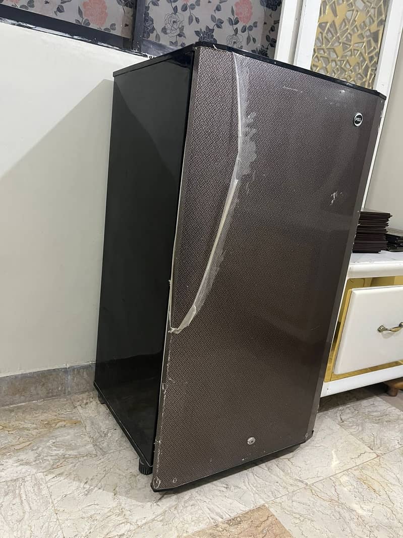 Mini Fridge 4