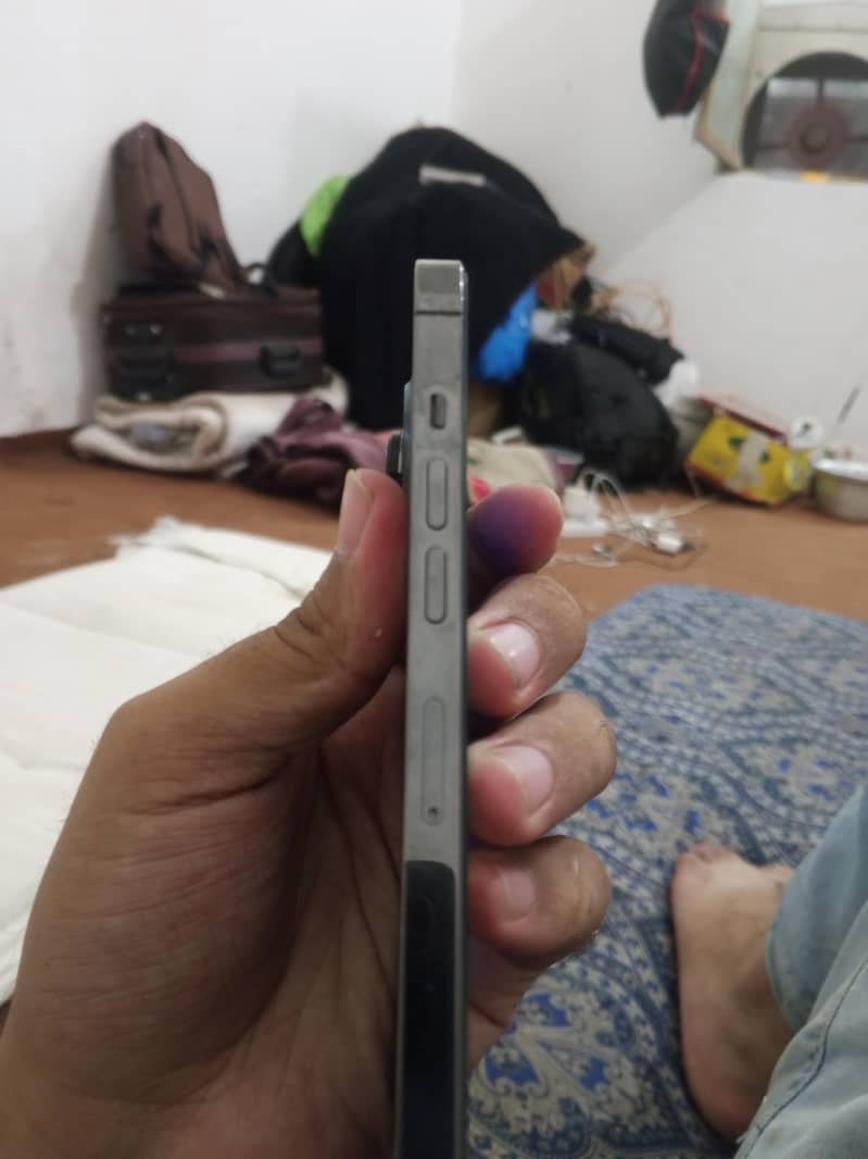 Apple iPhone 13 Pro 4