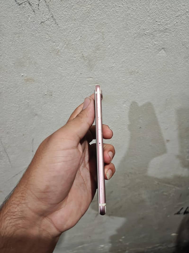 Apple iPhone 7 1
