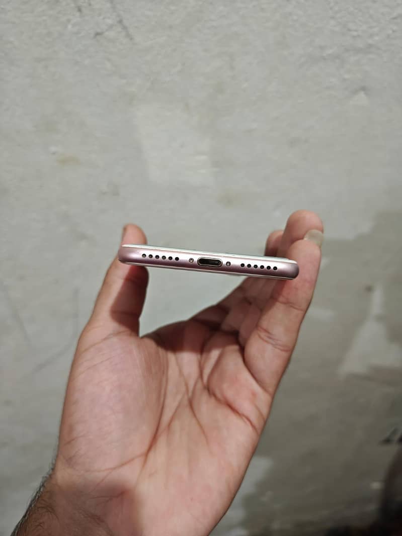 Apple iPhone 7 2