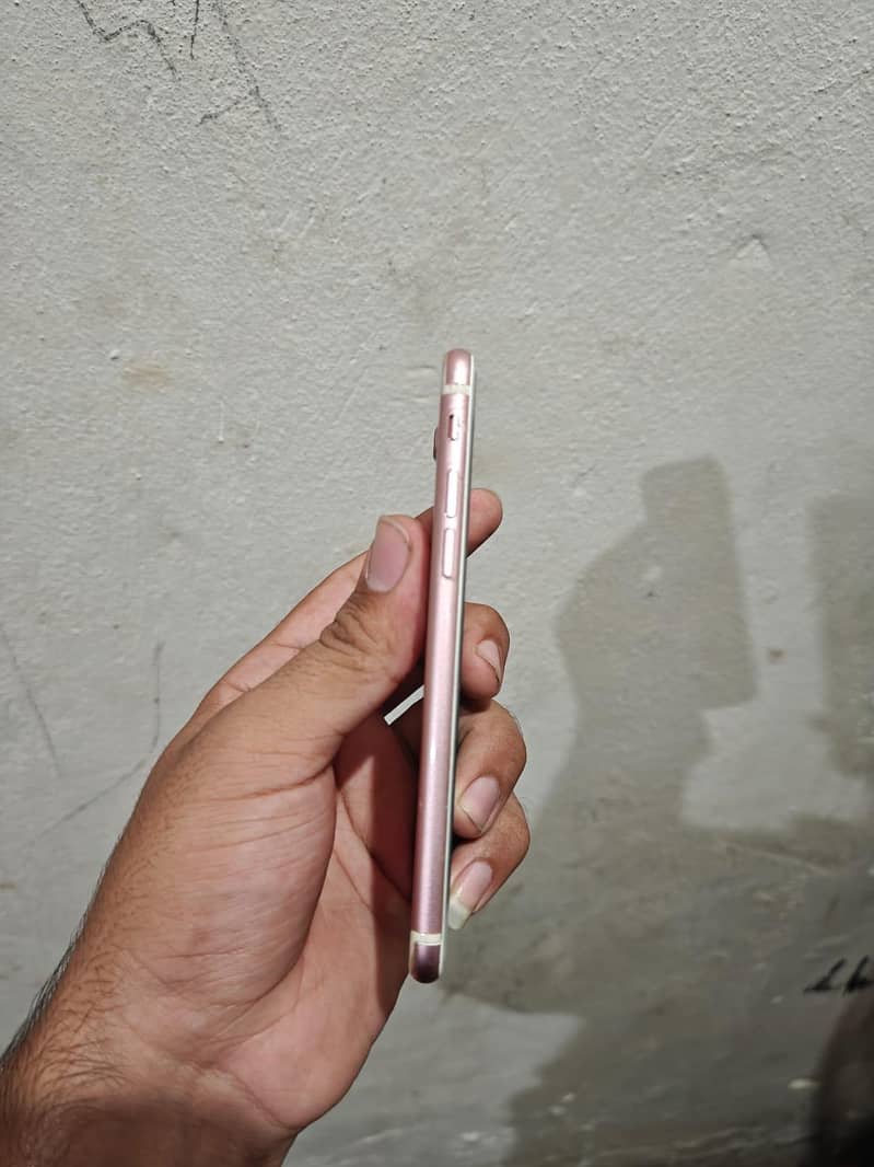 Apple iPhone 7 3
