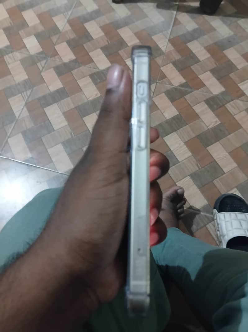 Apple iPhone 14 3