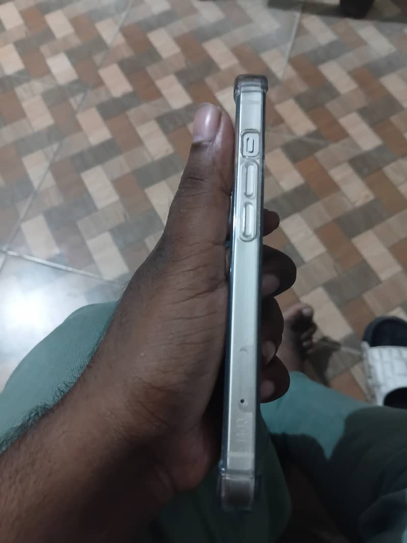 Apple iPhone 14 4
