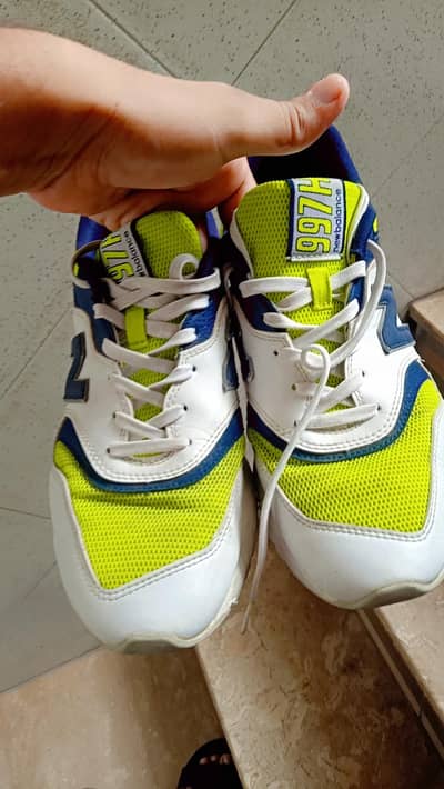 New balance branded shoes size 9 contact on WhatsApp 03006490512