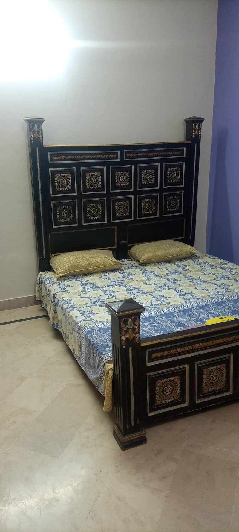 king Size Bed 0