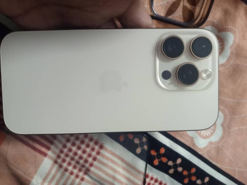 Apple iPhone 16 Pro 1