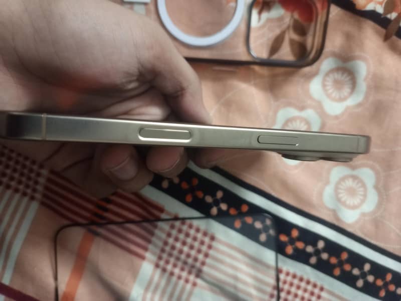 Apple iPhone 16 Pro 6