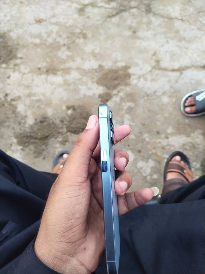 Apple iPhone 13 Pro 4
