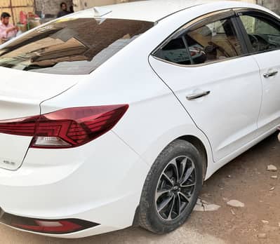 Hyundai Elantra 2024