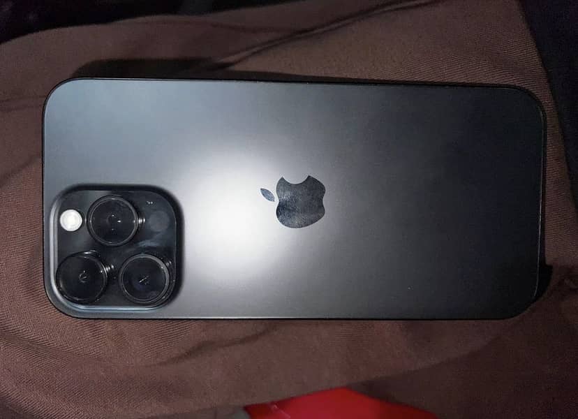 Apple iPhone 16 Pro Max 1