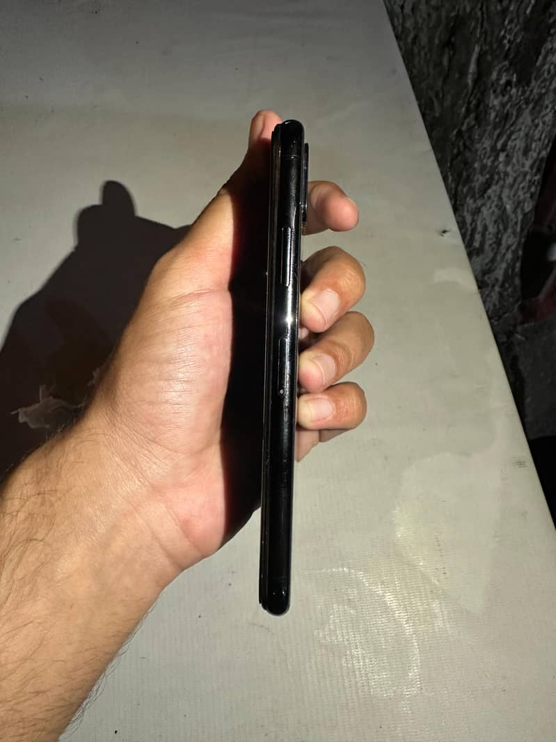 Apple iPhone X 4