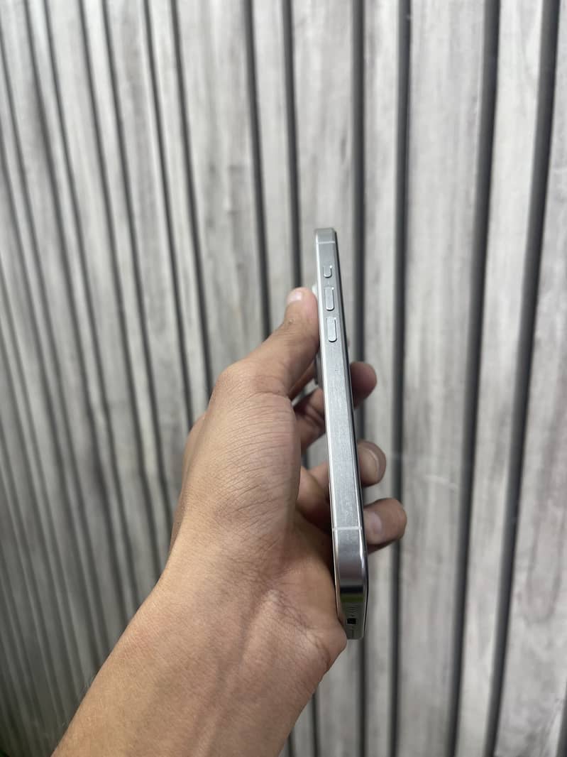 Apple iPhone 15 Pro 2
