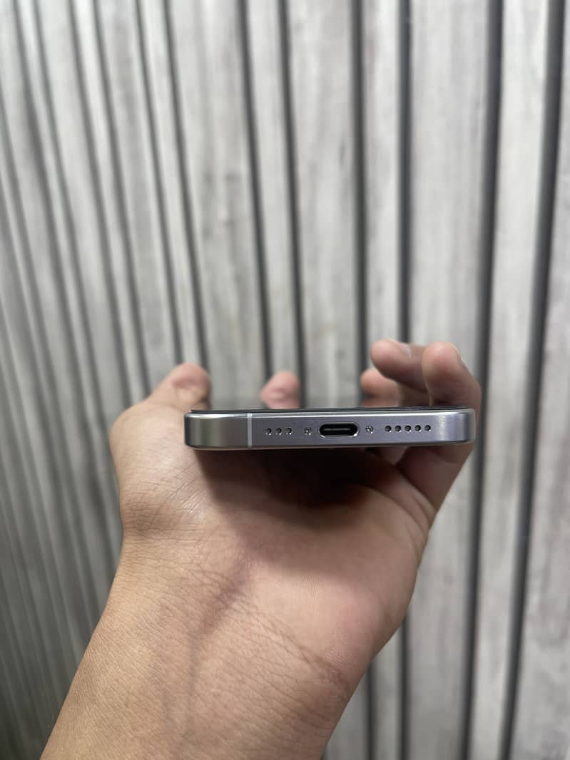 Apple iPhone 15 Pro 3