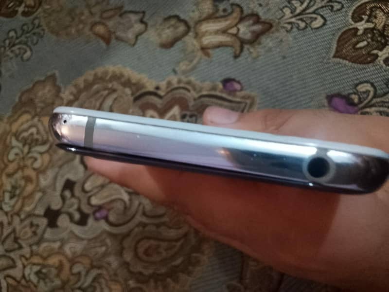 Sharp Aquos R2 0