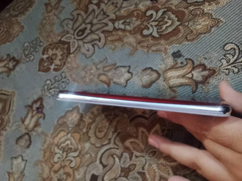 Sharp Aquos R2 1