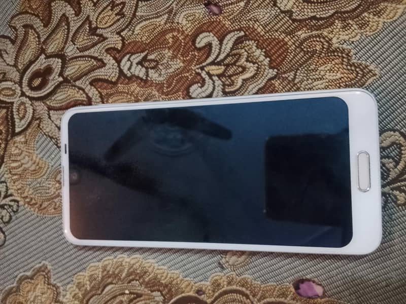 Sharp Aquos R2 4