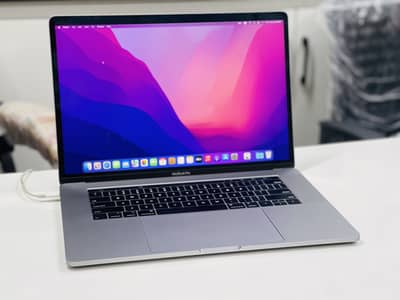 MacBook Pro 2019 - Intel Corei7-9th Gen - Amd Radeon Pro 555x 4GB GPU