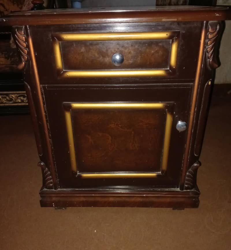Side Tables 0