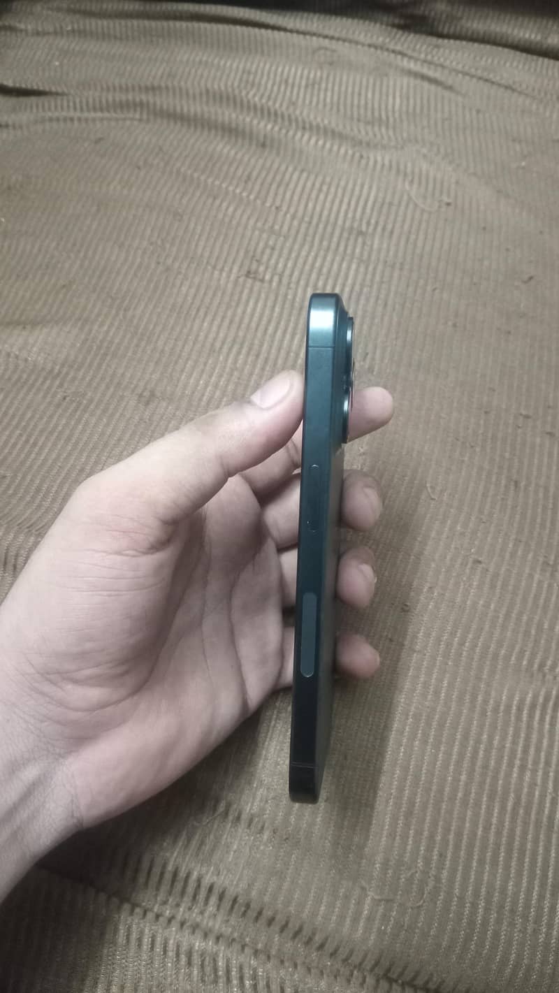 Apple iPhone 15 Pro 2