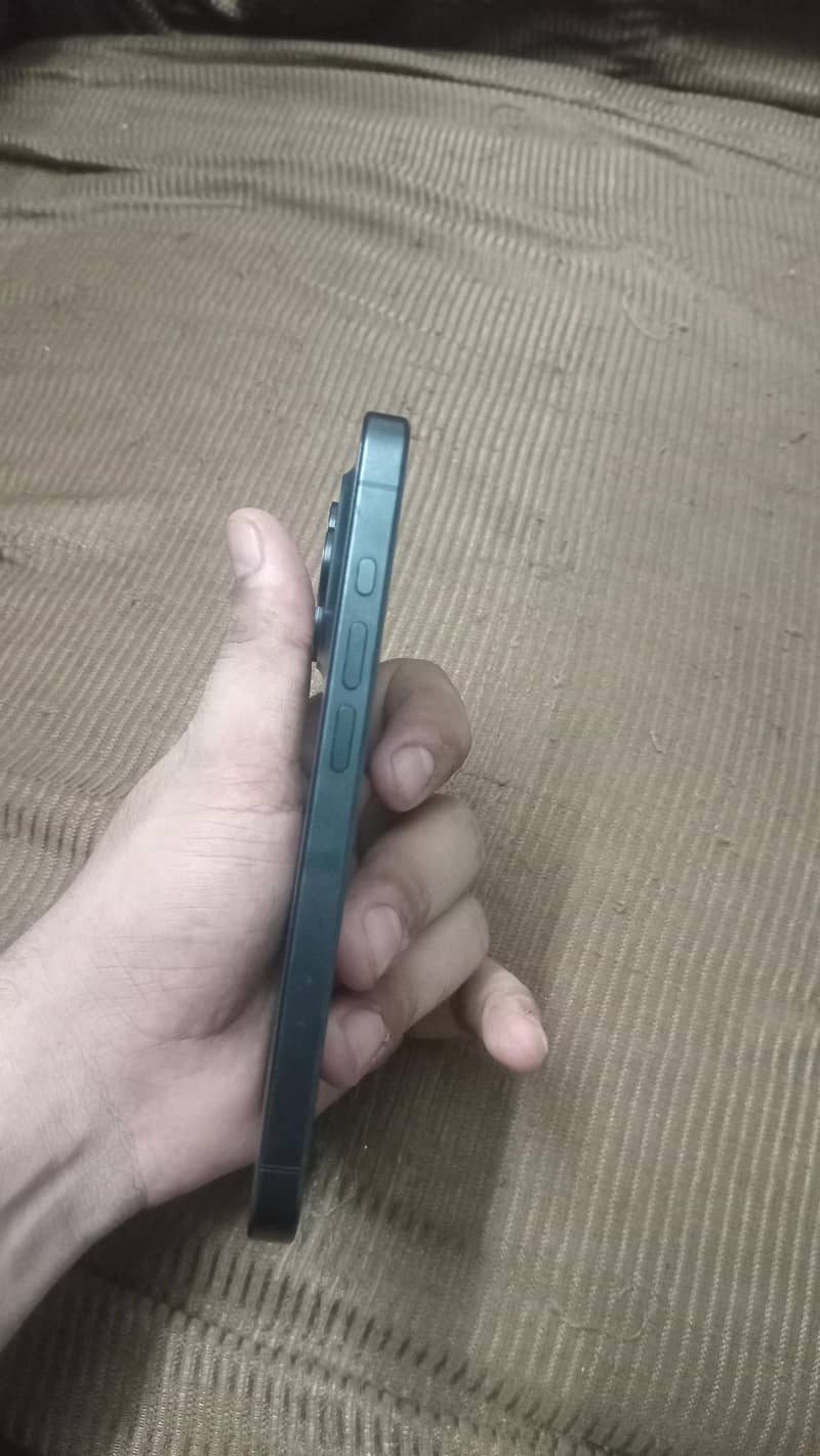 Apple iPhone 15 Pro 3