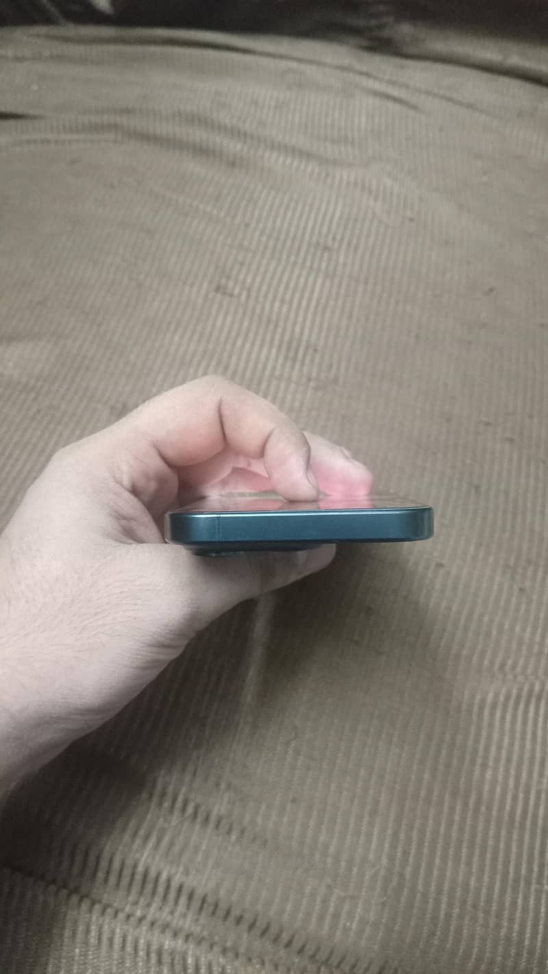 Apple iPhone 15 Pro 4