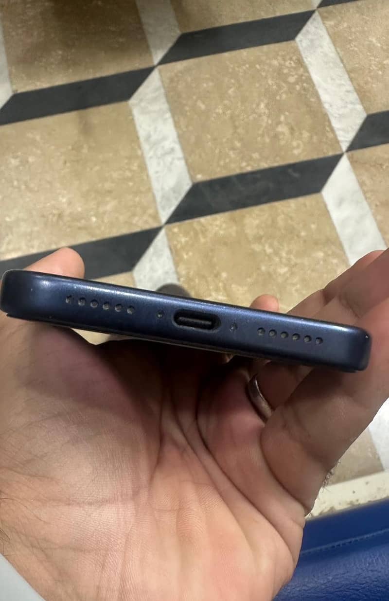 Apple iPhone 17 Pro Max 4
