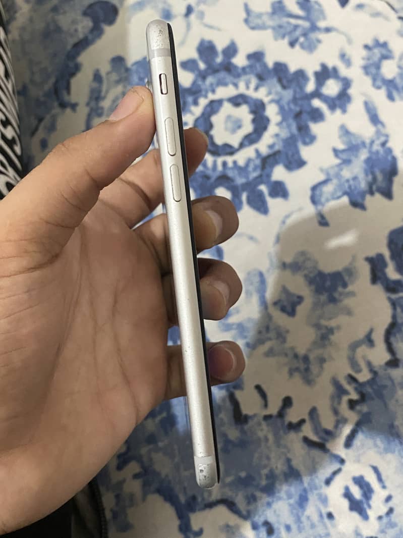 Apple iPhone 7 3
