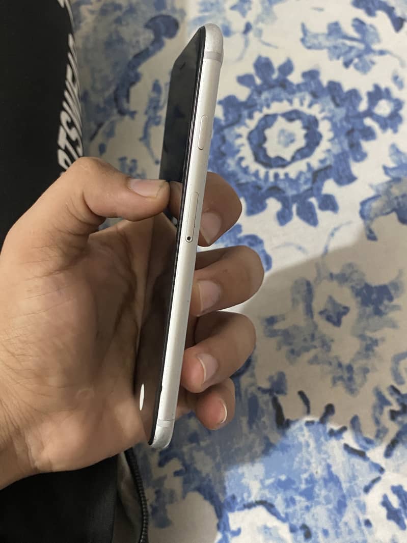 Apple iPhone 7 4