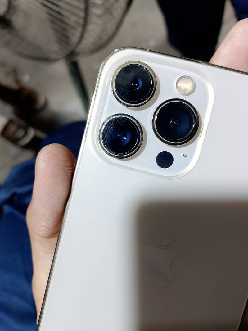 Apple iPhone 13 Pro 3