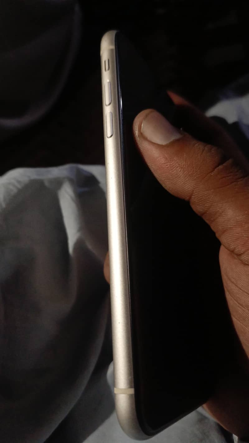 Apple iPhone 11 3
