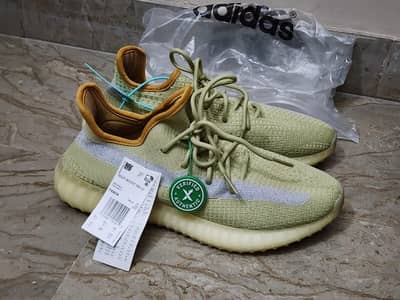 Adidas Yeezy 350 V2 UK 9.5 Brand New Tagged