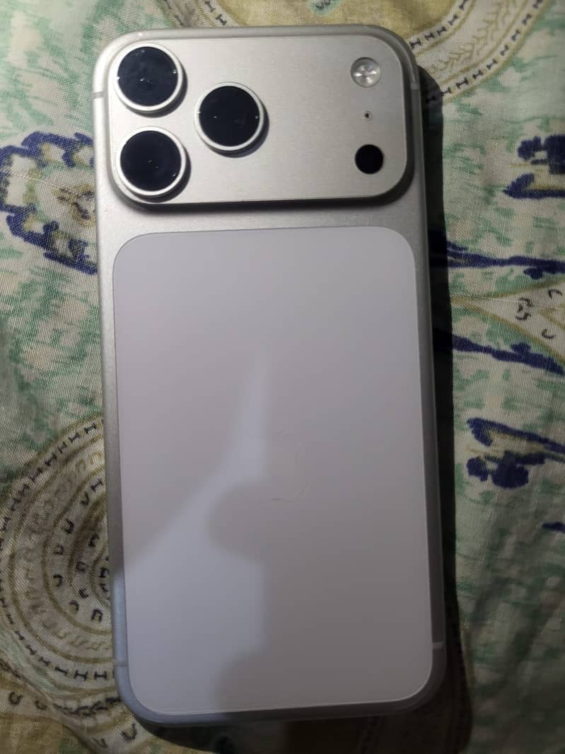 Apple iPhone 17 Pro Max 2