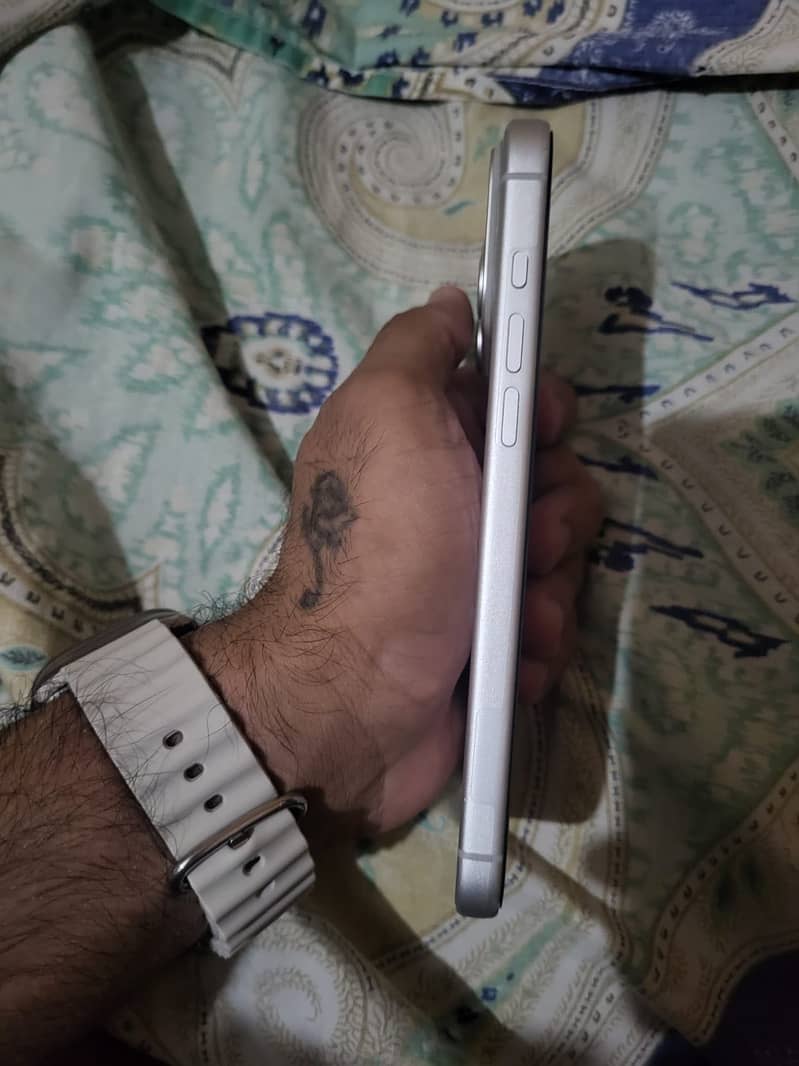 Apple iPhone 17 Pro Max 4