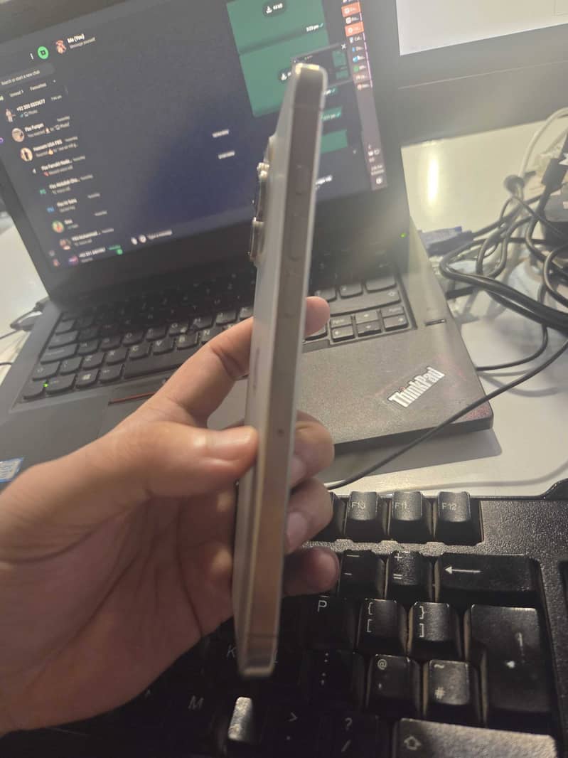 Apple iPhone 16 Pro Max 2
