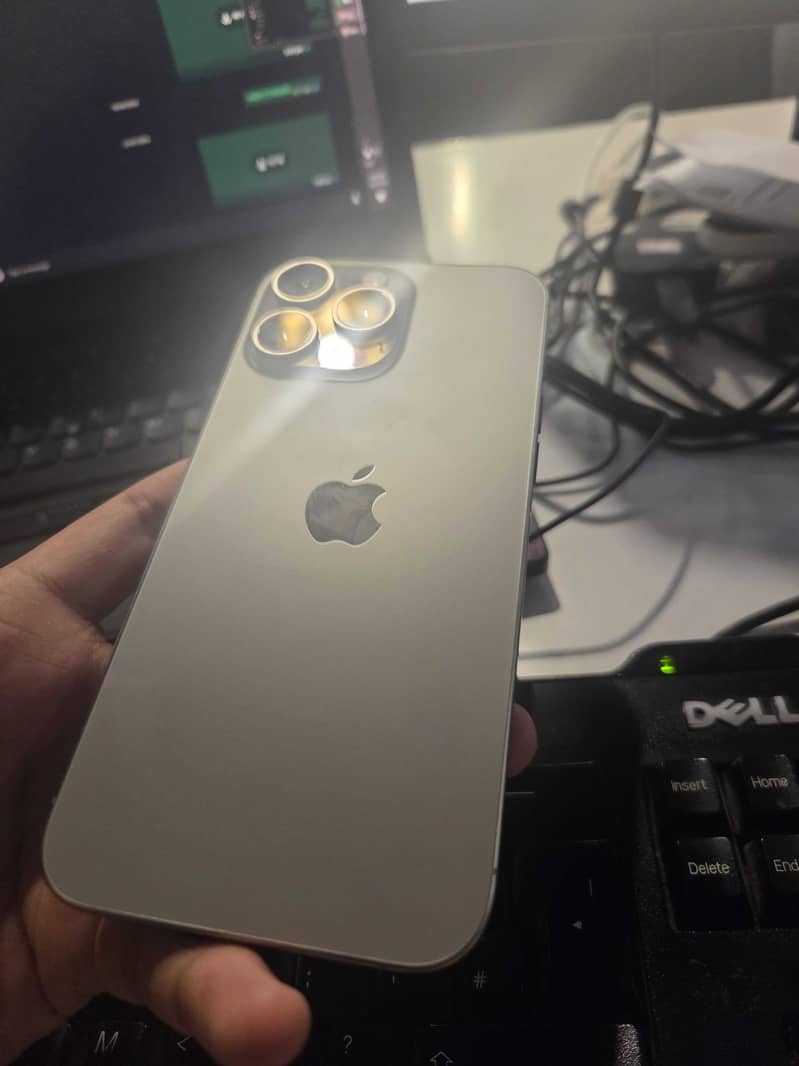 Apple iPhone 16 Pro Max 3