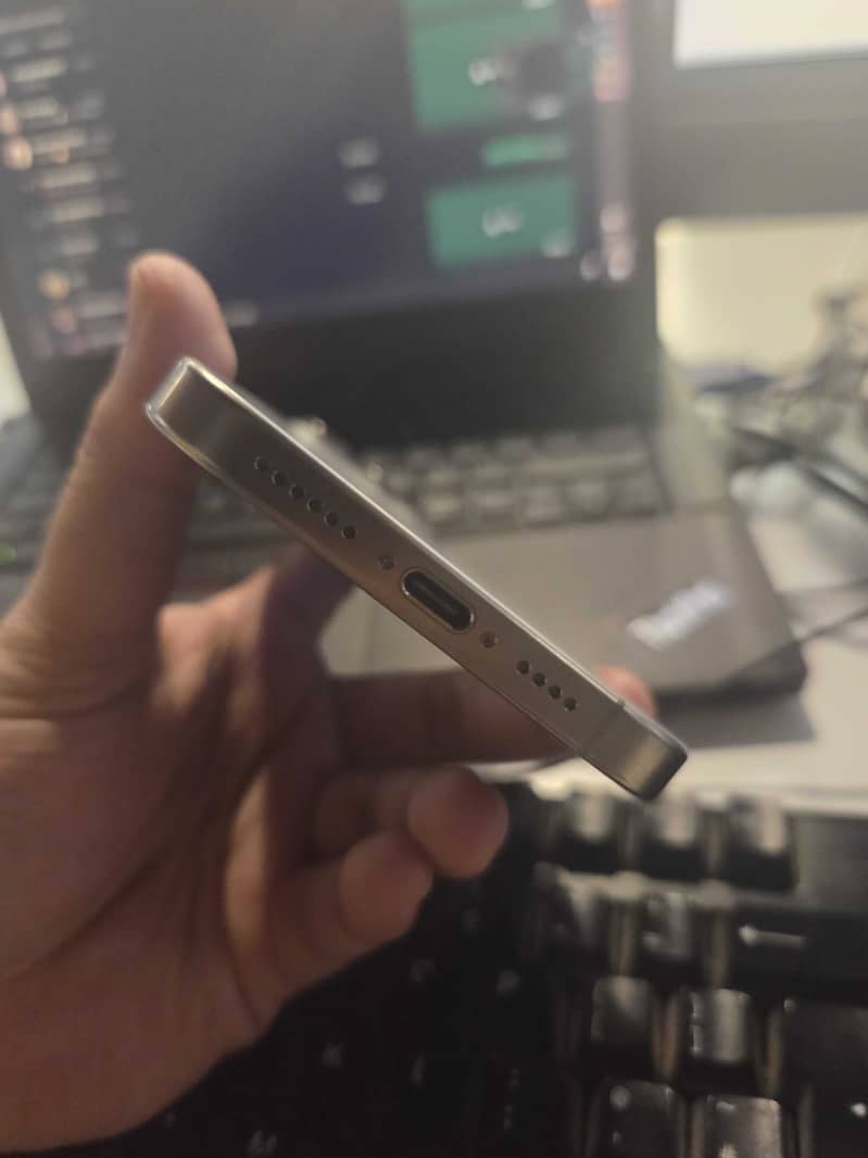 Apple iPhone 16 Pro Max 5