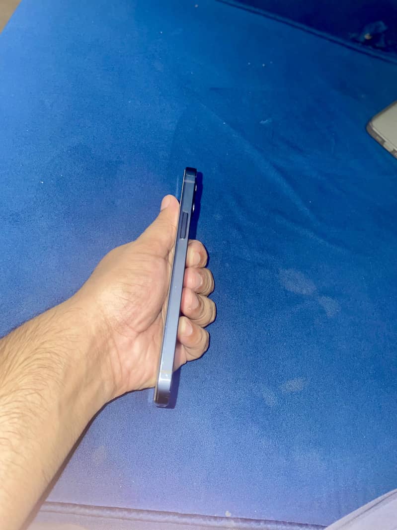 Apple iPhone 12 3
