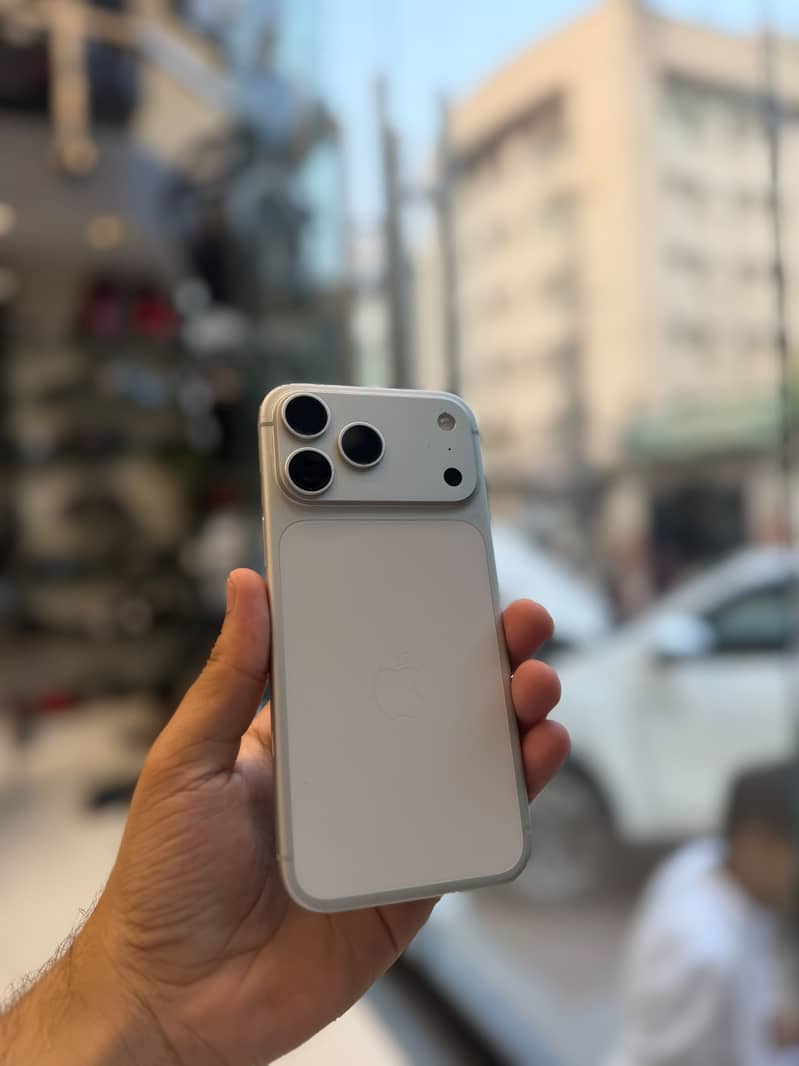 Apple iPhone 17 Pro Max 0