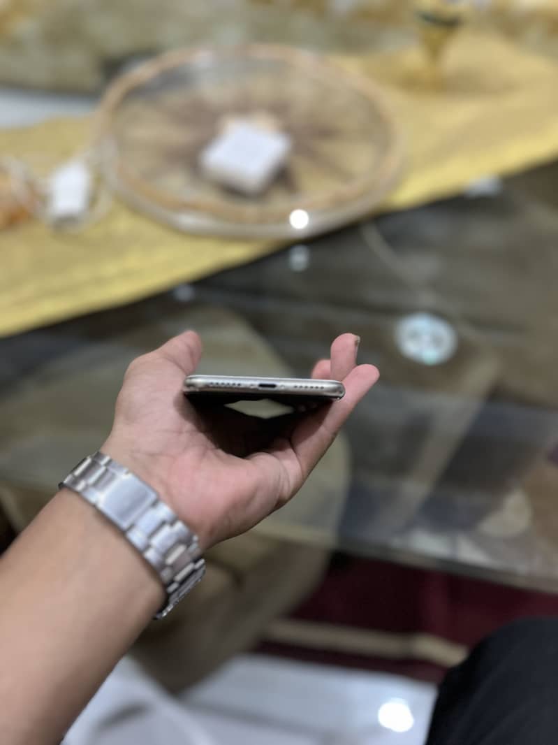 Apple iPhone X 4