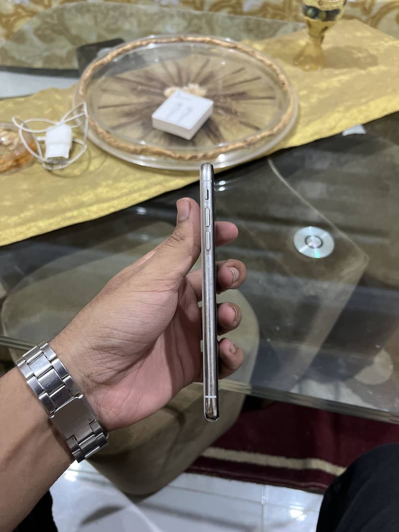 Apple iPhone X 5