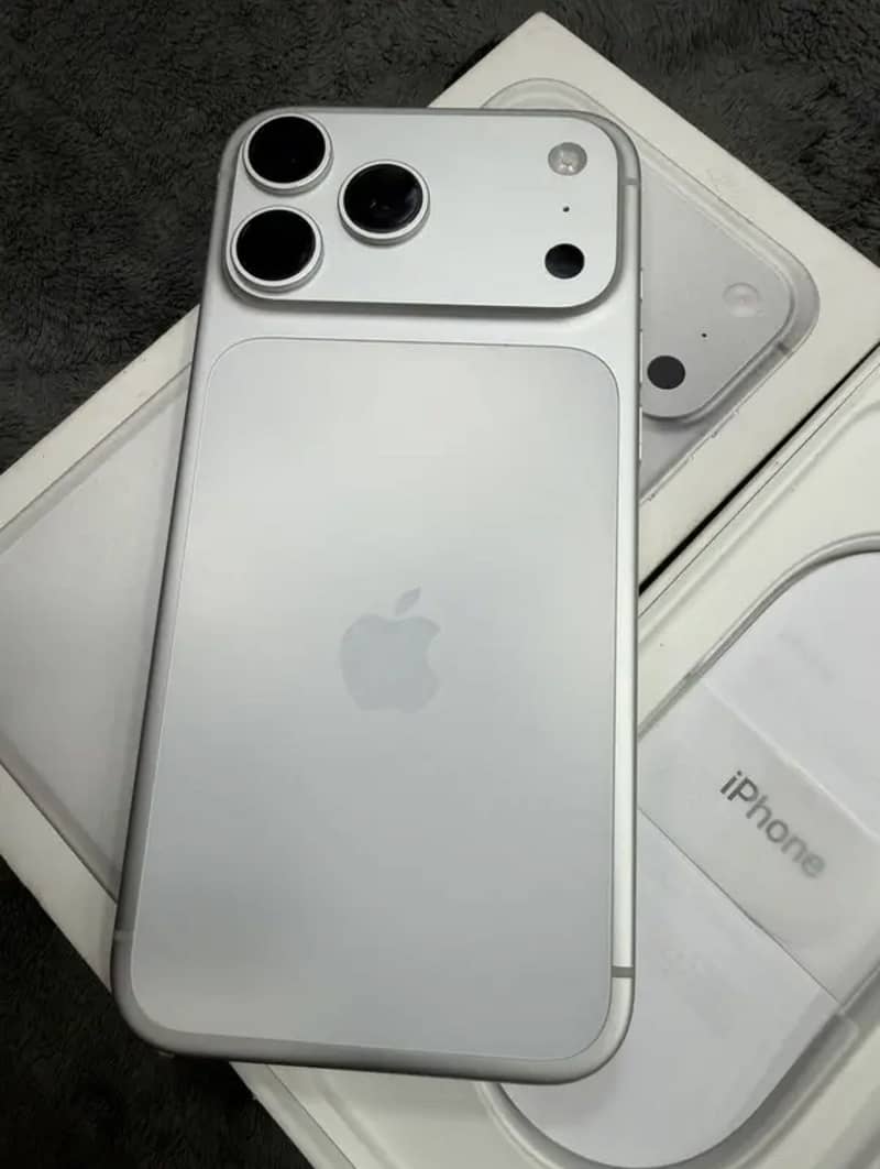 Apple iPhone 17 Pro Max 0