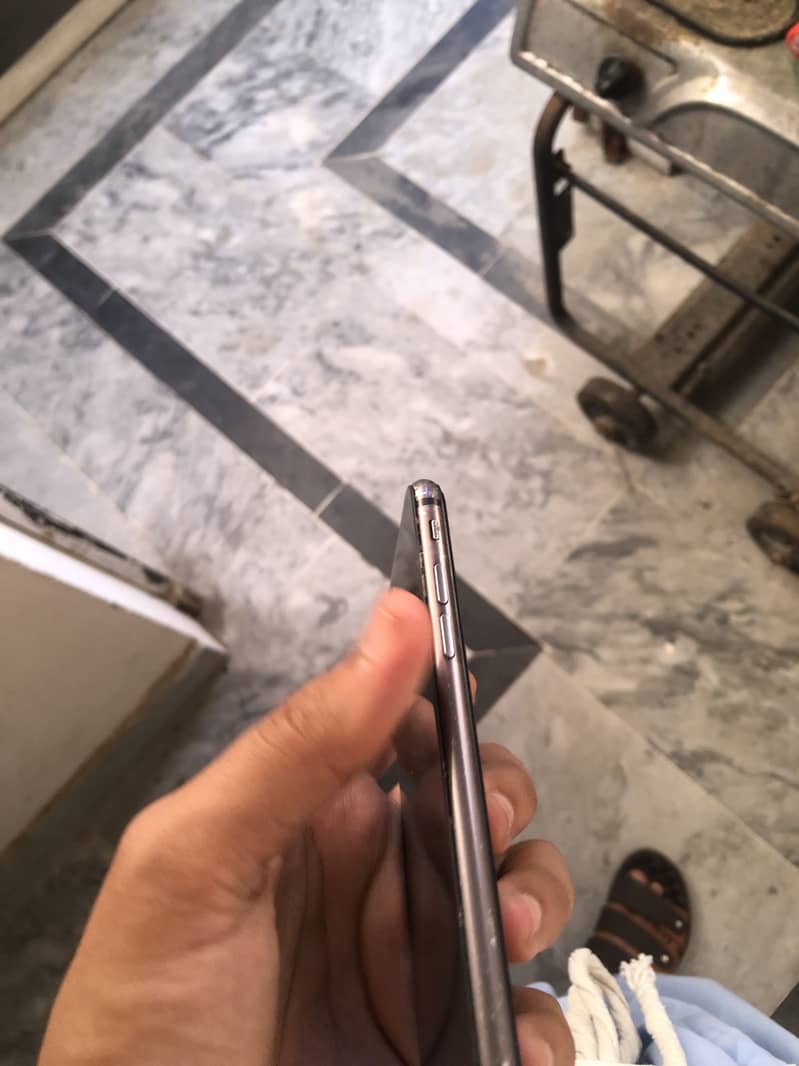 Apple iPhone 8 4
