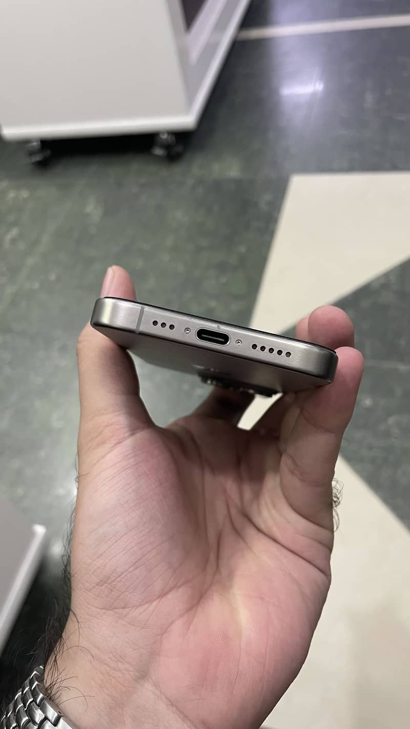 Apple iPhone 15 Pro 9