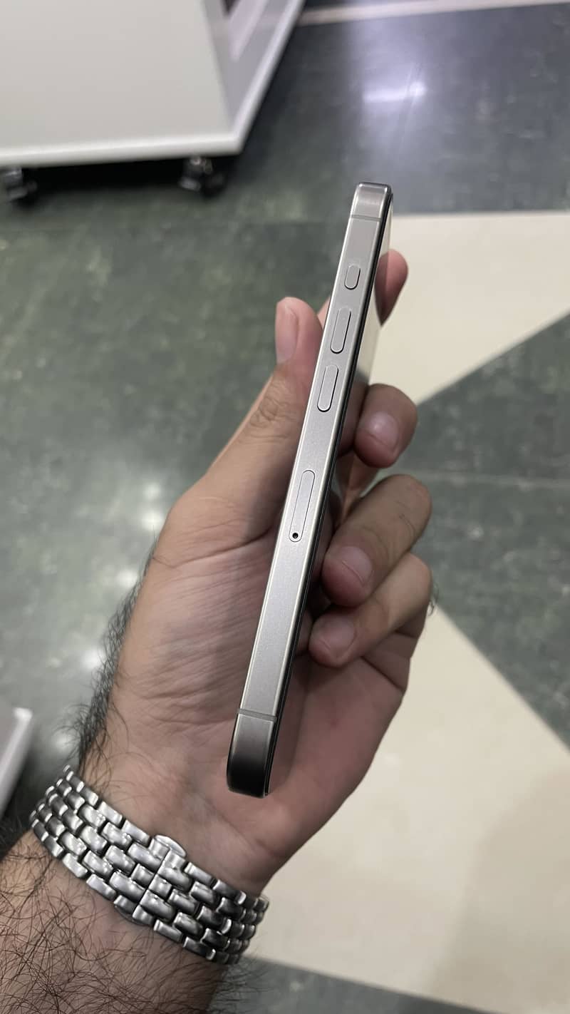 Apple iPhone 15 Pro 13
