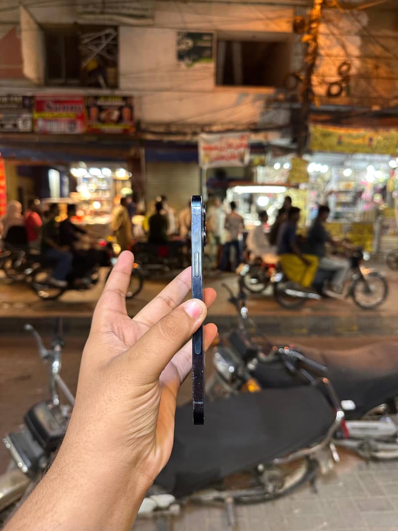 Apple iPhone 12 Pro Max 4