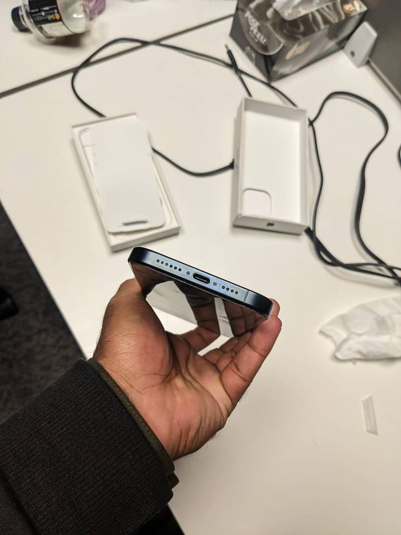 Apple iPhone 15 Pro Max 2