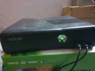 XBOX 360 SLIM with 2 Controllers
