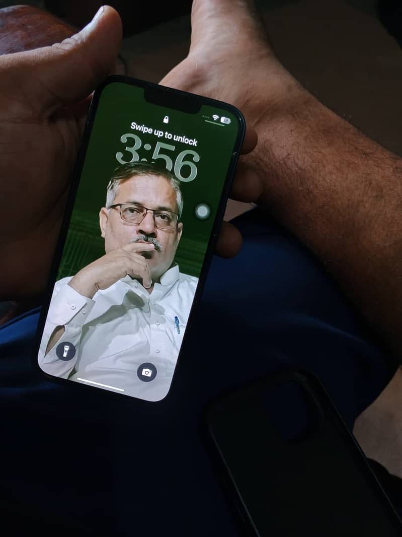 Apple iPhone 13 4