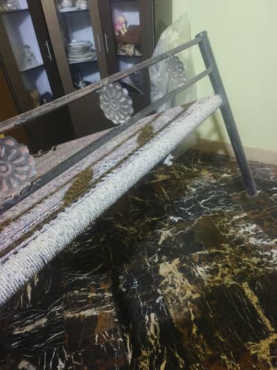do Mazboot Iron Charpai | Khoobsurat Design | Good Condition
