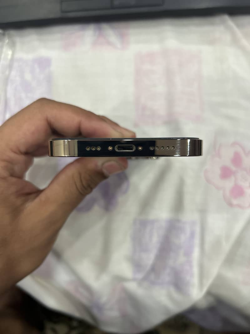 Apple iPhone 13 Pro 8